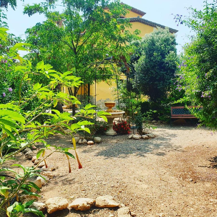 Masia Castellvi B&B Vinyols i Els Arcs Exterior foto